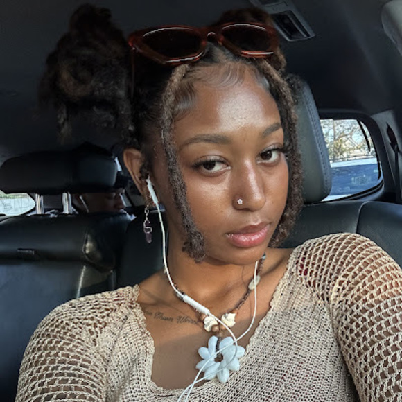 Meet your Posher, Dasia - Picture 1 of 1